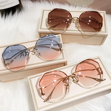 Carica l&#39;immagine nel visualizzatore di Gallery, 2023 New Women Sunglasses Rimless UV400 Brand Designer High Quality Gradient Sun Glasses Female oculos