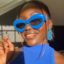 Carica l'immagine nel visualizzatore di Gallery, Candy Color Y2K Sunglasses Women New Luxury Brand Yellow Blue Oval Sunglasses Men Sexy Lip Punk Hip Hop Shades Female UV400