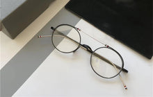 Carica l&#39;immagine nel visualizzatore di Gallery, Design Titanium Alloy Glasses Frame Men Women Retro Small Round Circle Eyeglasses Ultralight Spectacles Eyewear TBX910