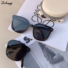 Load image into Gallery viewer, Folding Sunglasses Portable Ultra Light Sun Protection UV Protection  Sunglasses for Both Men and Women
