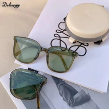 Load image into Gallery viewer, Folding Sunglasses Portable Ultra Light Sun Protection UV Protection  Sunglasses for Both Men and Women
