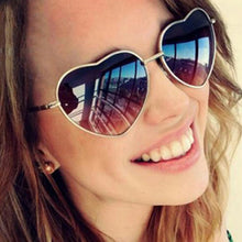 Carica l&#39;immagine nel visualizzatore di Gallery, HBK Love Heart Shaped Sunglasses Women Men Small Red Sun Glasses Ladies Sexy Sweet Candy Brand Design Mirror Eyewear UV400