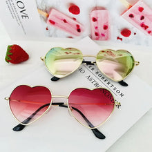 Carica l&#39;immagine nel visualizzatore di Gallery, HBK Love Heart Shaped Sunglasses Women Men Small Red Sun Glasses Ladies Sexy Sweet Candy Brand Design Mirror Eyewear UV400