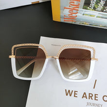 Carica l&#39;immagine nel visualizzatore di Gallery, HBK Luxury High Quality Women&#39;s Sunglasse Alloy Chain Case Sunglasses Brand Design Female Shades Ladies Eyeglasses UV400