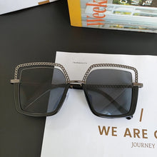 Carica l&#39;immagine nel visualizzatore di Gallery, HBK Luxury High Quality Women&#39;s Sunglasse Alloy Chain Case Sunglasses Brand Design Female Shades Ladies Eyeglasses UV400
