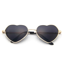 Carica l&#39;immagine nel visualizzatore di Gallery, Love Heart Shaped Sunglasses Women Luxury Cat Eye Sun Glasses Ladies Sexy Sweet Designer Candy Mirror Lens Eyewear UV400