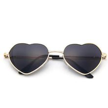 Carica l&#39;immagine nel visualizzatore di Gallery, Love Heart Shaped Sunglasses Women Luxury Cat Eye Sun Glasses Ladies Sexy Sweet Designer Candy Mirror Lens Eyewear UV400