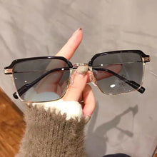 Carica l&#39;immagine nel visualizzatore di Gallery, Metal Frame Photochromic Myopia Glasses Anti-blue Light Color Changing Sunglasses Prescription Eyeglasses Minus Diopters