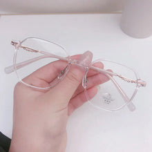Carica l&#39;immagine nel visualizzatore di Gallery, M3715 TR Montatura per occhiali Versione coreana con catena Montatura per occhiali miopia a specchio piatto con decorazione semplice da ragazza