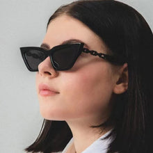 Carica l&#39;immagine nel visualizzatore di Gallery, Metal Chain Women&#39;s Sunglasses Luxury Brand Cat Eye Small Frame Sun Glasses for Female Eyewear UV400 Oculos De Sol