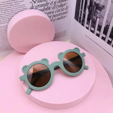Carica l&#39;immagine nel visualizzatore di Gallery, New Cartoon Lovely Kids Sunglasses Bear Shape Frame Girls Children Sun Glasses Round Street Beat Baby Boy Eyeglasses Cute Shades