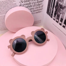 Carica l&#39;immagine nel visualizzatore di Gallery, New Cartoon Lovely Kids Sunglasses Bear Shape Frame Girls Children Sun Glasses Round Street Beat Baby Boy Eyeglasses Cute Shades
