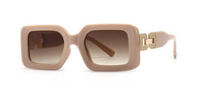 Carica l&#39;immagine nel visualizzatore di Gallery, New Ladies Square Sunglasses Luxury Brand Metal Chain Trendy Women&#39;s Classic Sunglasses Travel Decorative Glasses Men