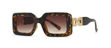 Carica l&#39;immagine nel visualizzatore di Gallery, New Ladies Square Sunglasses Luxury Brand Metal Chain Trendy Women&#39;s Classic Sunglasses Travel Decorative Glasses Men