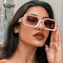 Carica l&#39;immagine nel visualizzatore di Gallery, New Ladies Square Sunglasses Luxury Brand Metal Chain Trendy Women&#39;s Classic Sunglasses Travel Decorative Glasses Men