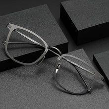 Load image into Gallery viewer, Pure titanium eye Glasses Frame for Men Women Ultralight Round Prescription Eyeglasses Frames Retro Optical Eyewear Frame