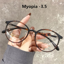 Carica l&#39;immagine nel visualizzatore di Gallery, Oulylan Finished Myopia Glasses  Minus Glasses Frame With Degree Round Women Nearsighted Eyewear 0 -1.0 1.5  2.0 2.5 To -6.0