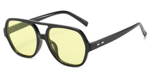 Carica l&#39;immagine nel visualizzatore di Gallery, Oversized Yellow Pilot Sunglasses Women Unisex Retro Rivet Sun Glasses UV400 Outdoor Zonnebril Dames