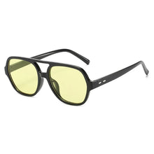 Carica l&#39;immagine nel visualizzatore di Gallery, Oversized Yellow Pilot Sunglasses Women Unisex Retro Rivet Sun Glasses UV400 Outdoor Zonnebril Dames
