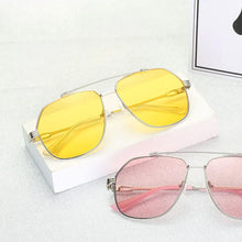 Carica l&#39;immagine nel visualizzatore di Gallery, Pilot Shape Sun Glasses for Man Woman New UV Protection Sunglass Women Driving Travelling Men Women Sunglasses