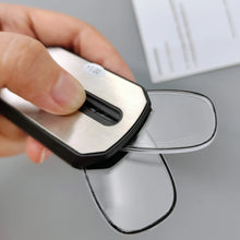 Carica l&#39;immagine nel visualizzatore di Gallery, Portable Clip-on Reading Glasses Folding Legless Ultralight Keychain Glasses Men Women Mini Presbyopic Glasses +1.0 To +3.0