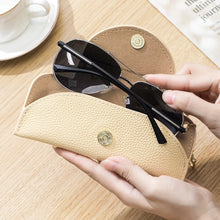 Carica l&#39;immagine nel visualizzatore di Gallery, Retro Portable Sun Glasses Case Myopia Glasses Storage box Protective Sleeve Men&#39;s and Women&#39;s Sunglasses Bag