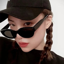 Carica l&#39;immagine nel visualizzatore di Gallery, Women Cat Eye Sunglasses Luxury Brand Travel Small Rectangle Sun Glasses Men Women Retro Oculos Lunette De Soleil Femme