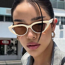 Carica l&#39;immagine nel visualizzatore di Gallery, Small Cat Eye Sunglasses For Women 2022 Retro Sexy Brand Designer Classic Cat Eye Sun Glasses Female Oculos De Sol