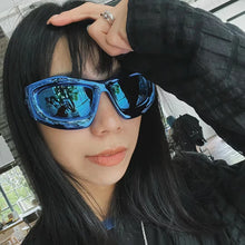 Carica l&#39;immagine nel visualizzatore di Gallery, Sports Punk Mirror Sunglasses Women Men Trendy Oversized Y2K Wrap Around Ladies Sun Glasses Shades Eyewear Goggle UV400