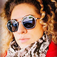 Carica l&#39;immagine nel visualizzatore di Gallery, Sunglasses For Men and Women Summer Style Anti-Ultraviolet Retro Square Plate Full Frame Brand Glasses Random Box