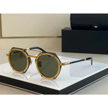 Carica l&#39;immagine nel visualizzatore di Gallery, Sunglasses For Men and Women Summer Style Anti-Ultraviolet Retro Square Plate Full Frame Brand Glasses Random Box