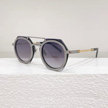 Carica l&#39;immagine nel visualizzatore di Gallery, Sunglasses For Men and Women Summer Style Anti-Ultraviolet Retro Square Plate Full Frame Brand Glasses Random Box