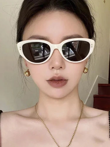White cat eye sunglasses   ins European and American Spicy Girl Style Photography Advanced