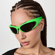 Carica l&#39;immagine nel visualizzatore di Gallery, Women Retro Brand Design  Shades Punk Sun Glasses Classic Wrap Around Y2k Sunglasses for Men Outdoor Sports Goggles