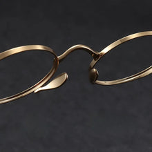 Load image into Gallery viewer, YIMARUILI Ultra-Light Pure Titanium Wide-Rim Retro Round Eyewear Frame Myopia Prescription Eyeglasses Frame Men And Women 10518