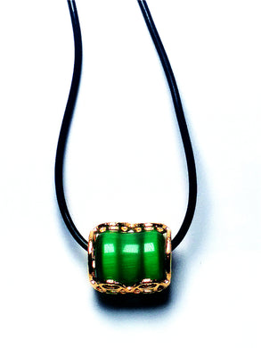 Collana in oro 14k con perline verdi occhi di gatto e pietre preziose 