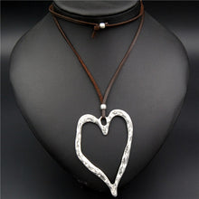 Carica l&#39;immagine nel visualizzatore di Gallery, 1pc Zinc Alloy Hollow Heart Shape Leaf Charms Necklace Carved Pendant Suede Leather Diy Jewelry