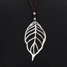 Carica l&#39;immagine nel visualizzatore di Gallery, 1pc Zinc Alloy Hollow Heart Shape Leaf Charms Necklace Carved Pendant Suede Leather Diy Jewelry