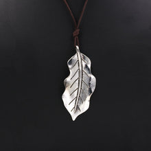Carica l&#39;immagine nel visualizzatore di Gallery, 1pc Zinc Alloy Hollow Heart Shape Leaf Charms Necklace Carved Pendant Suede Leather Diy Jewelry