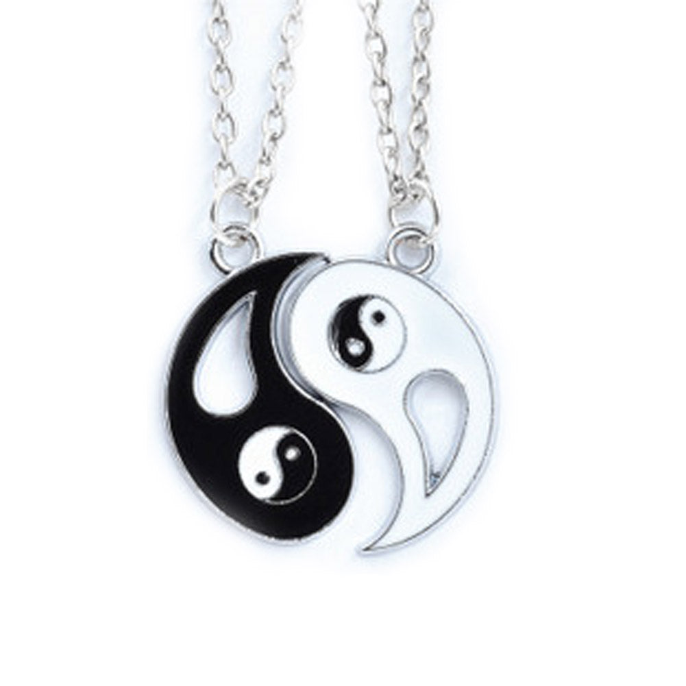 2 Pieces Charming Pendant Eight Diagrams Yin Yang Necklaces Black White For Friends Couples Lover Valentine Gift 2017 Dropship