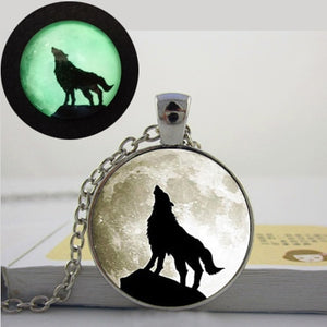 2015 New Fashion Glowing Necklace Wolf Moon Necklace, moon glow in the dark ,Glowing Jewelry