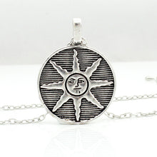 Load image into Gallery viewer, 2017 Fashion Dark Souls Solaire Of Astora Sun Pendant Zinc Alloy Male Necklace Dark Souls Sunbros Necklace Sun Necklace