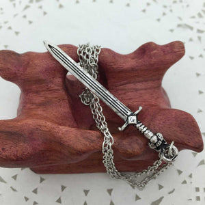 2017 Film Game of Thrones Stark Wolf Collana con spada Placcato in argento Jon Snow Catena fantasma Direwolf L'inverno sta arrivando Ciondolo con spada 
