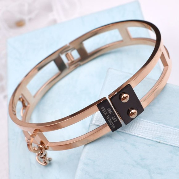 2018 New European Fashion Jewelry women bracelet bracelet Crystal from Austrian Titanium steel exaggerated openwork bracelet