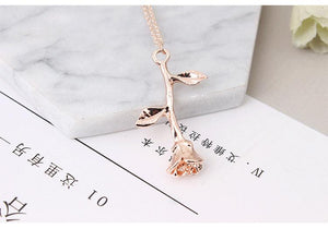 2018 New Fashion Jewelry Exquisite Tri-color Rose Pendant Necklace Rose Necklace Women's Elegant Necklace Bohemian Necklace