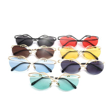 Carica l&#39;immagine nel visualizzatore di Gallery, 2023 Retro Oval Letters Sunglasses Cat Eye Frame Rimless Sunglasses Trending Men Punk Sun Glasses Female UV400