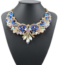 Carica l&#39;immagine nel visualizzatore di Gallery, 2018 New Hot Fashion Necklaces &amp; Pendants Multi-color Crystal Bib Statement Necklace Water Drop Crystal Necklace Vintage Jewelry