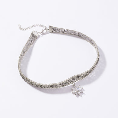 2018 Nuova personalità collana di fiori di bellezza femminile Cristallo di Swarovski Collana corta di gioielli di moda adatta alle donne per la festa 