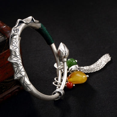 2018 Rushed Deer, Silver, S990, Pure Retro Folk Style, Lotus Flower Fry Fringed And Tian Biyu Beeswax Bracelet Wholesale.