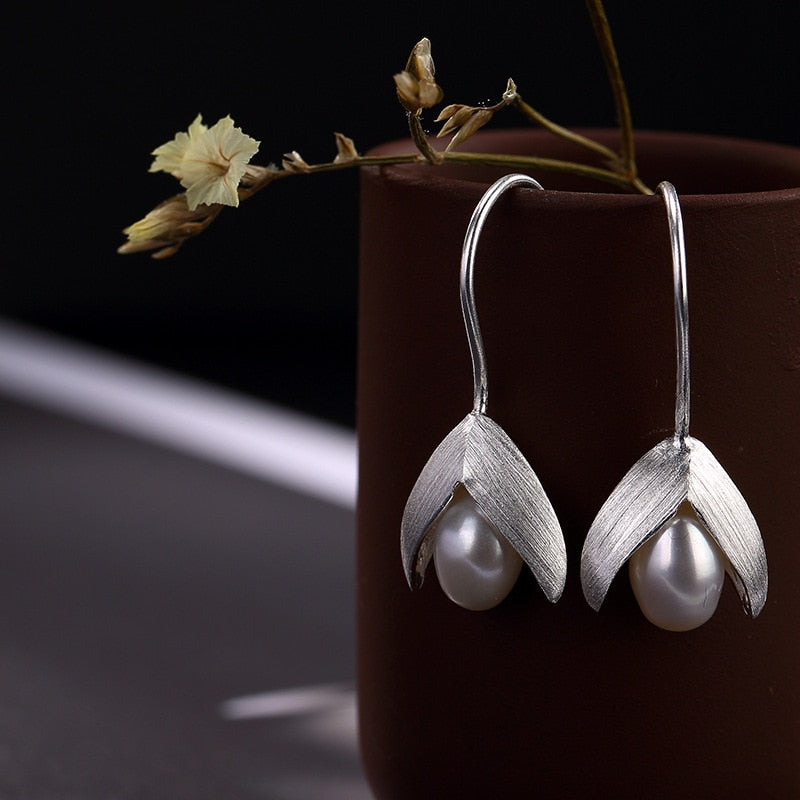 2018 Rushed Real S925 Pure Pearl Inlaid Wire Leaf Eardrop, Korean Version, Little Fresh Temperament Lady's Earrings Wholesale.